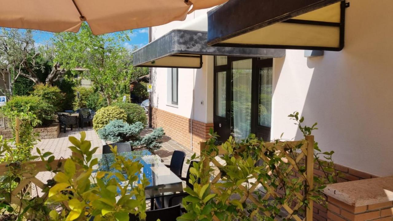 Fontana Oasis Apartments Castelnuovo del Garda Exterior foto
